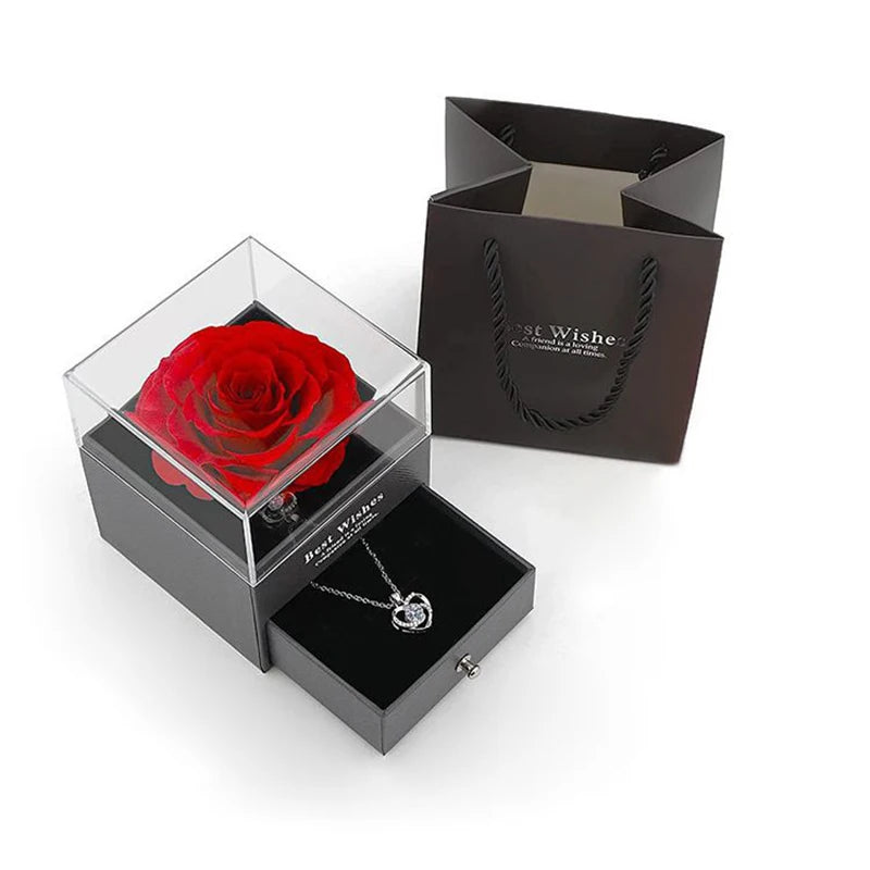 Boîte-cadeau avec rose éternelle et collier élégant pour mamans